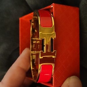 H BRACLET COLOR WITH GOLD AND RED BAND